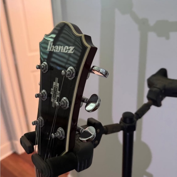 This is an Ibanez Artcore AS73 - Picture 4 of 6